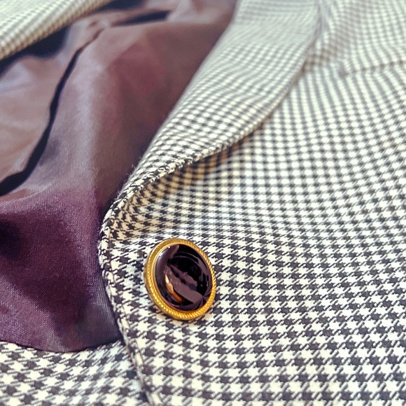 Vintage Cropped A Symmetrical Blazer! - Picture 3 of 7